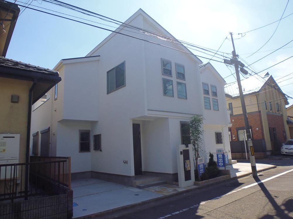 Local appearance photo. 1 Building