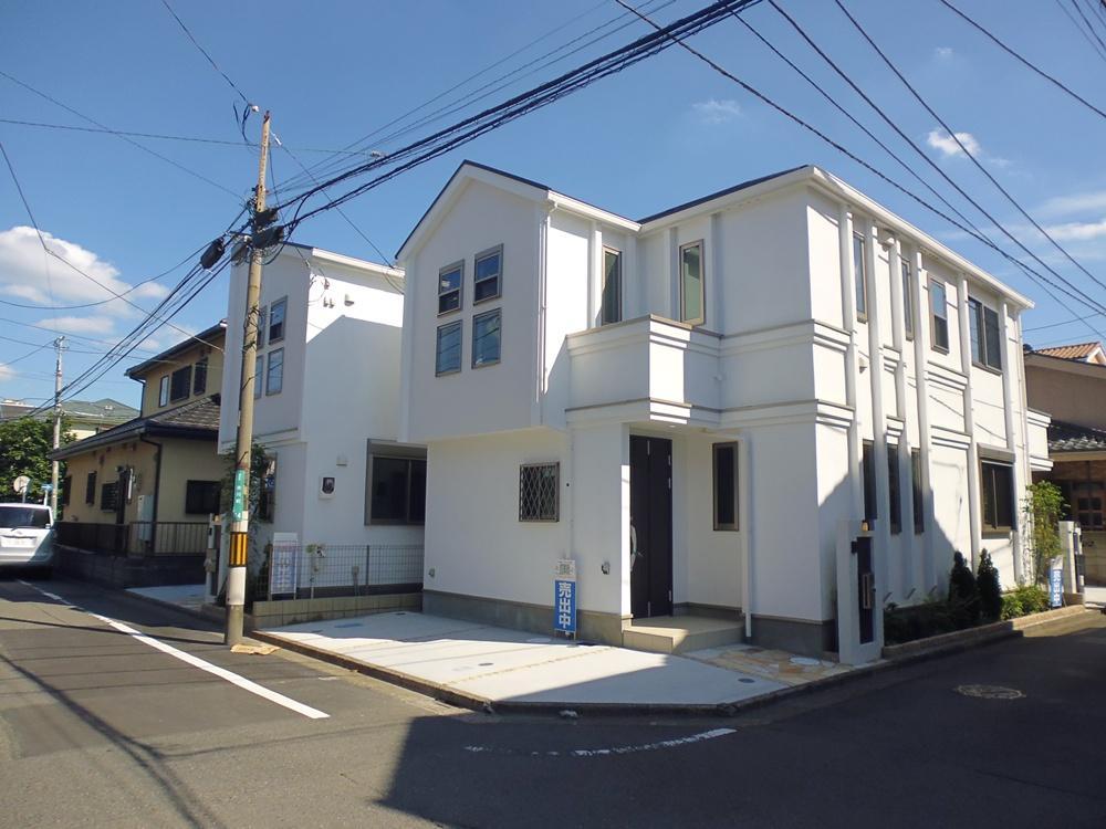 Local appearance photo. Building 2