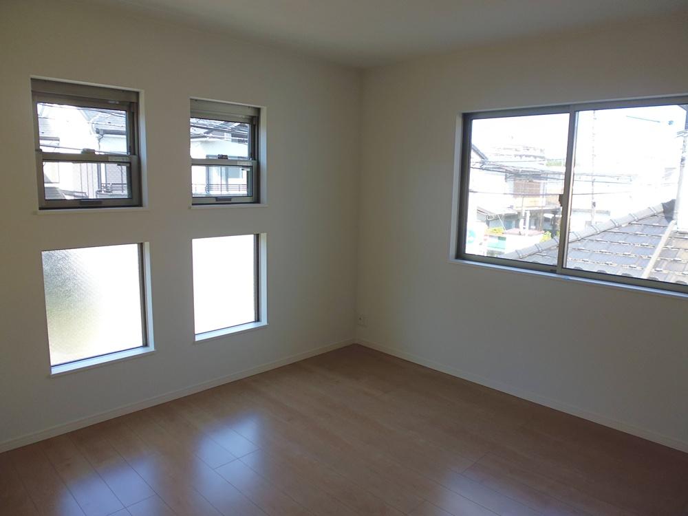 Non-living room. 1 Building