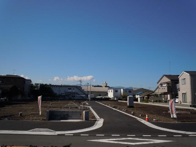 Local appearance photo. Local (11 May 2013) Shooting