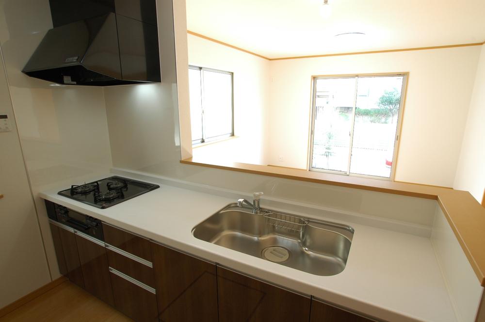 Same specifications photo (kitchen). Face-to-face kitchen, you can enjoy a conversation with your family while cooking ☆