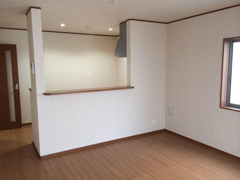 Living. LDK14 Pledge, It is a bright room with two-sided lighting.