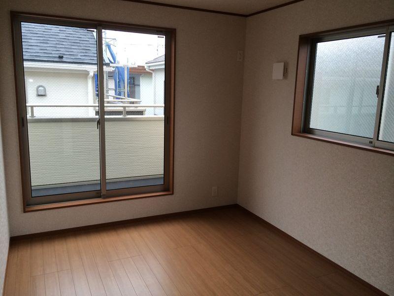 Non-living room. Western-style 6 quires introspection, It is a two-sided lighting.