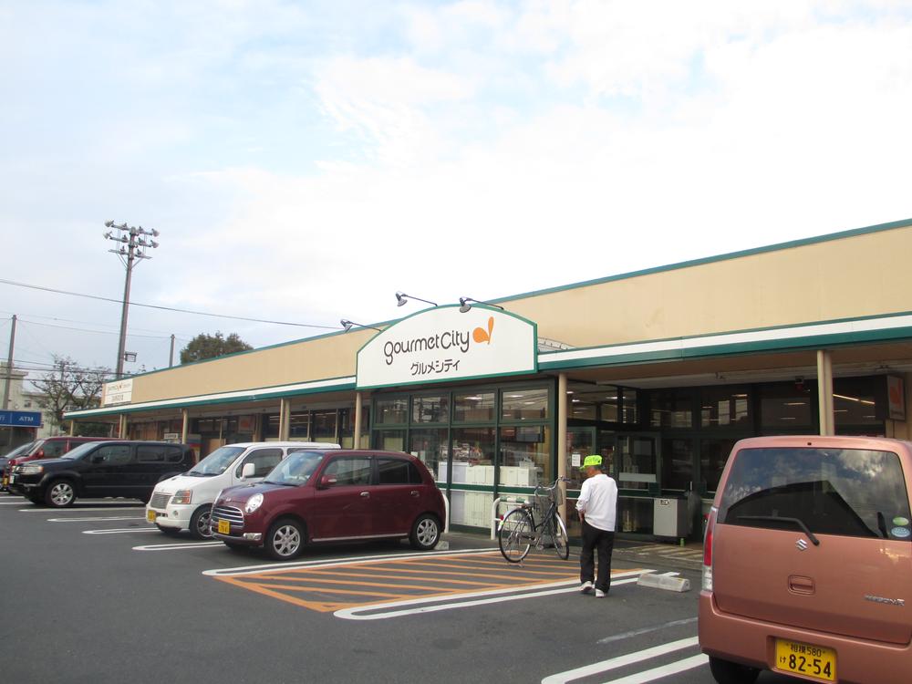 Supermarket. Until Gourmet City 500m