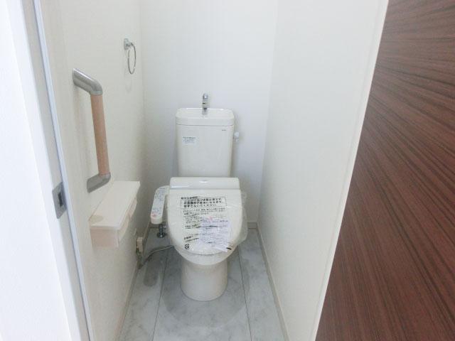 Toilet. 1 Building