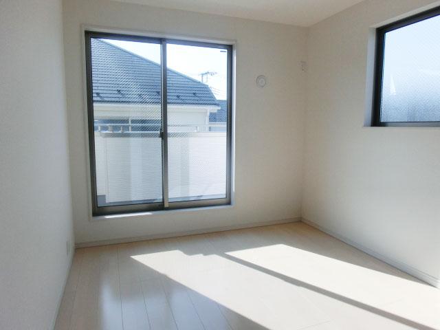 Non-living room. 1 Building