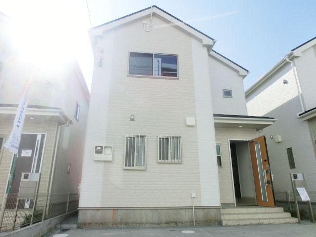 Local appearance photo. Building 2