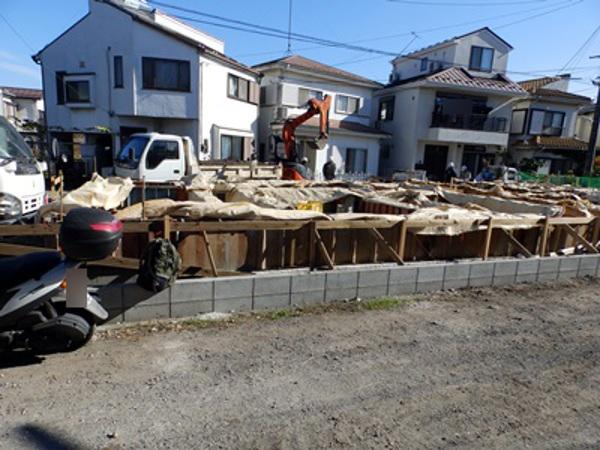 Local photos, including front road. Local (11 May 2013) Shooting