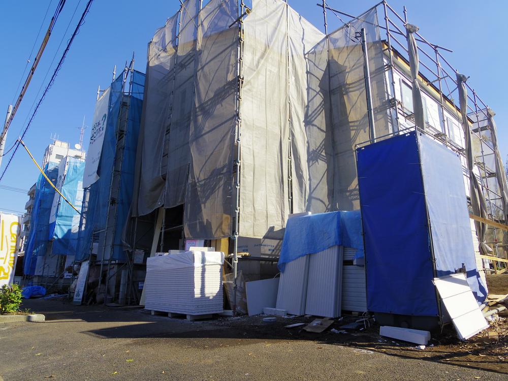 Local photos, including front road. Local (10 May 2013) Shooting Local appearance photos, including 1 Building front road