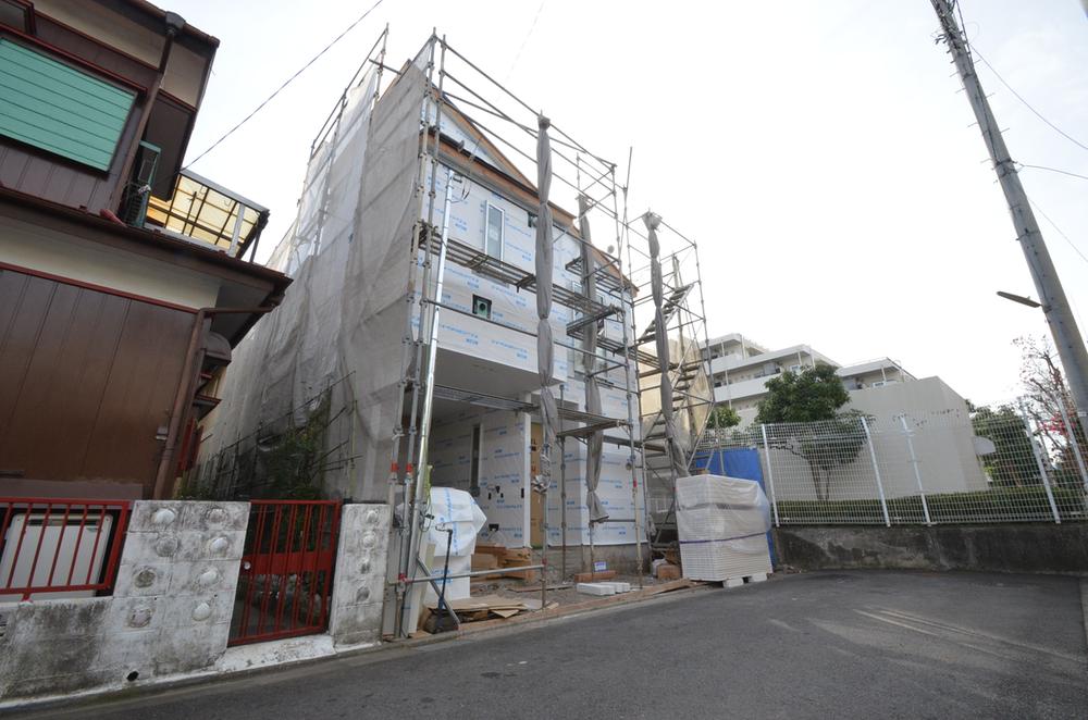 Local appearance photo. Local (12 May 2013) Shooting