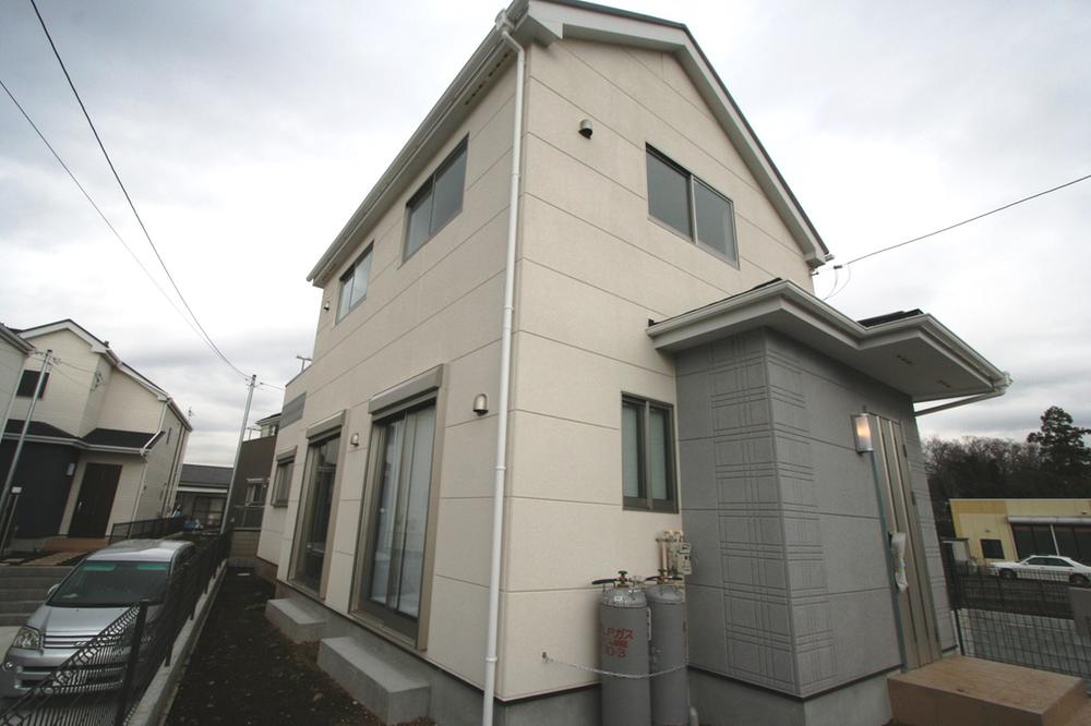 Local appearance photo. Local (12 May 2013) Shooting