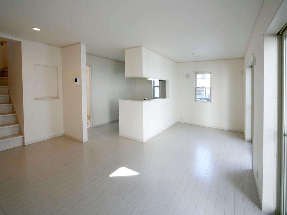 Living. Building 3 Living It is very bright living room decorated in white tones.