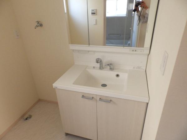 Wash basin, toilet. Indoor (10 May 2013) Shooting