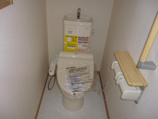 Toilet. Indoor (12 May 2013) Shooting