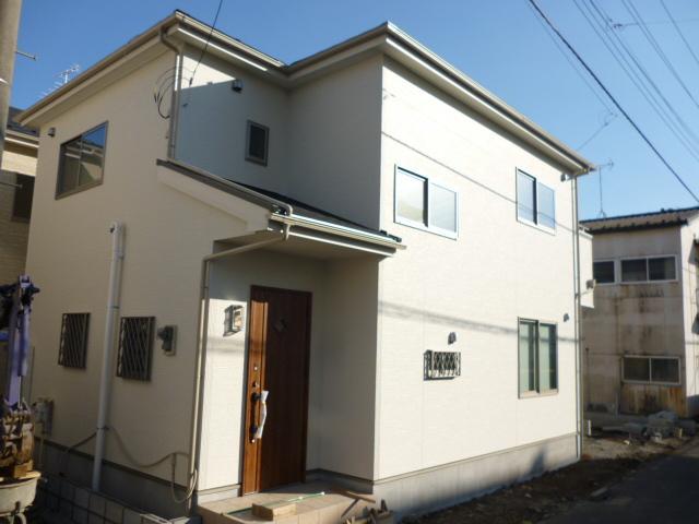 Local appearance photo. Local (12 May 2013) Shooting