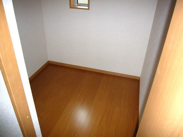 Receipt. Walk-in closet