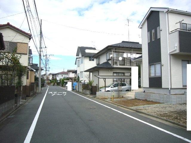 Local photos, including front road. Adjacent road