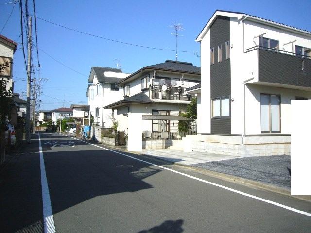 Local photos, including front road. Adjacent road