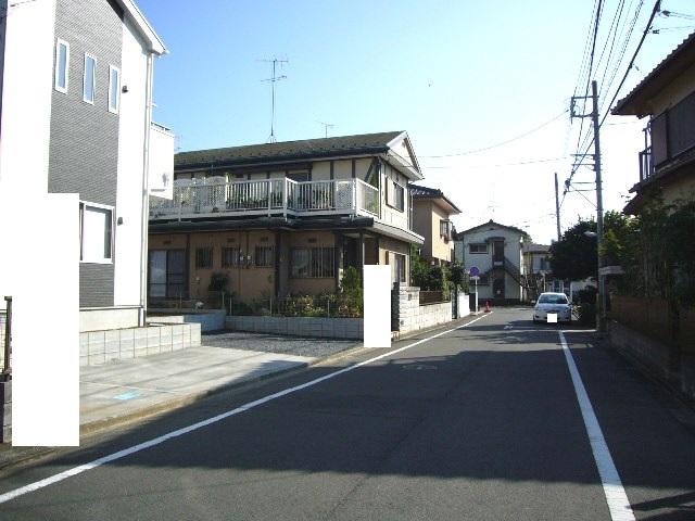 Local photos, including front road. Adjacent road