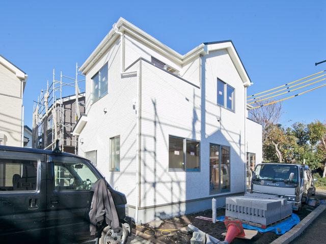 Local photos, including front road. Local (12 May 2013) Shooting