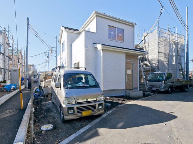 Local photos, including front road. Local (12 May 2013) Shooting