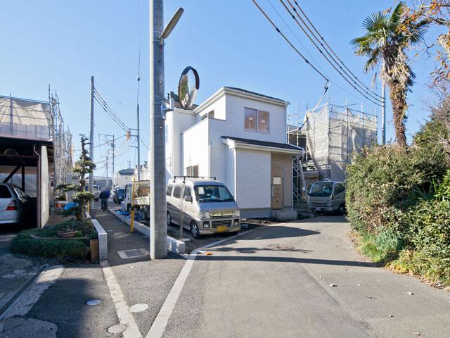 Local photos, including front road. Local (12 May 2013) Shooting