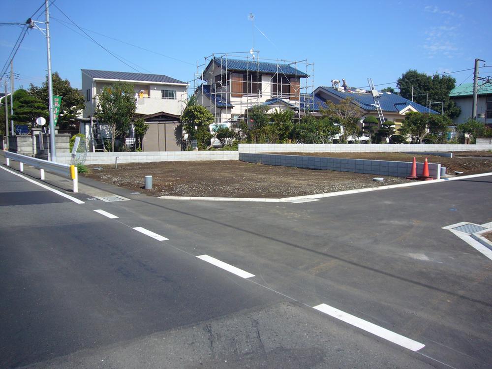 Local photos, including front road. Local (11 May 2013) Shooting