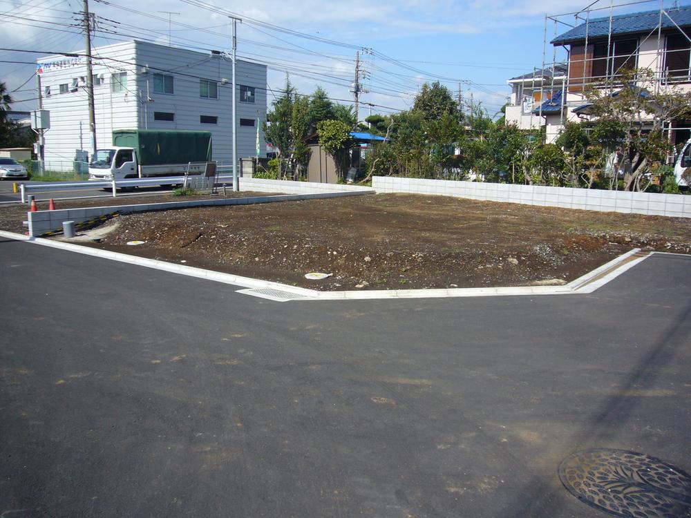 Local land photo. No.2 local photo It is southeast corner lot. Local (11 May 2013) Shooting