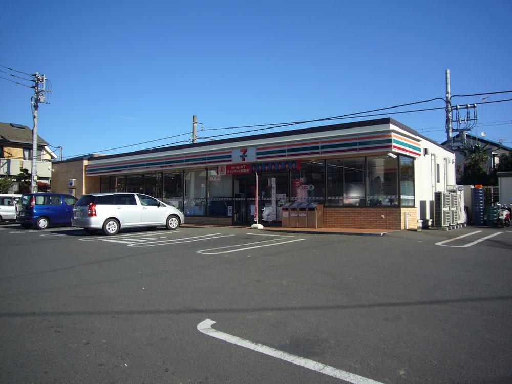 Convenience store. 600m to Seven-Eleven