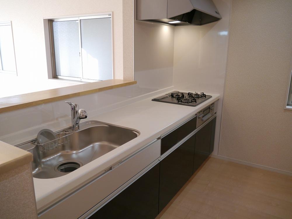 Kitchen. Stainless steel worktop ・ Glass top stove system Kitchen