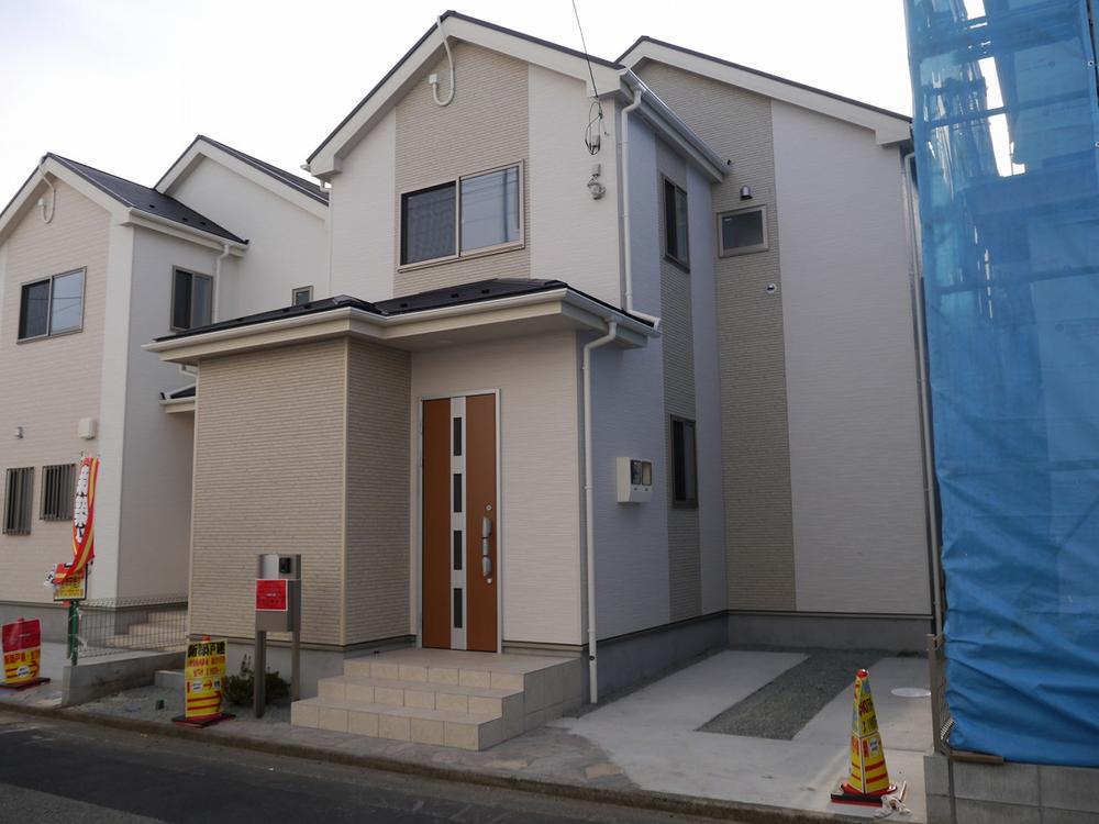 Local appearance photo. Minami-Hashimoto Station 5-minute walk, Sagamihara Station walk 19 minutes and 2 stops walk available. Supermarket ・ There is less than 5 minutes' walk, such as drug stores.