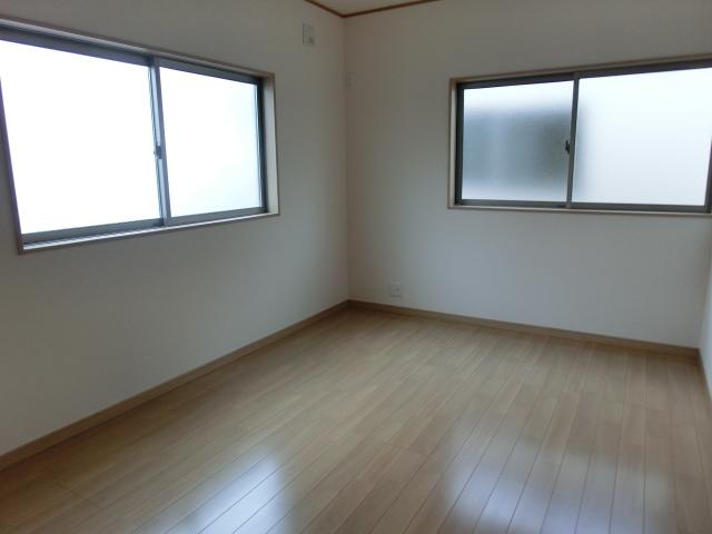 Non-living room. 1 Building