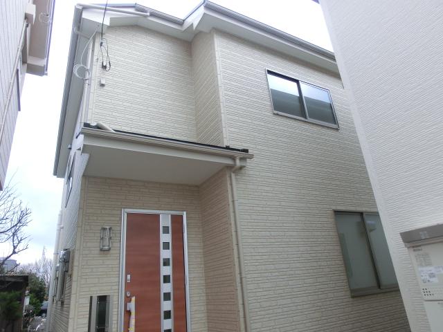 Local appearance photo. Building 2