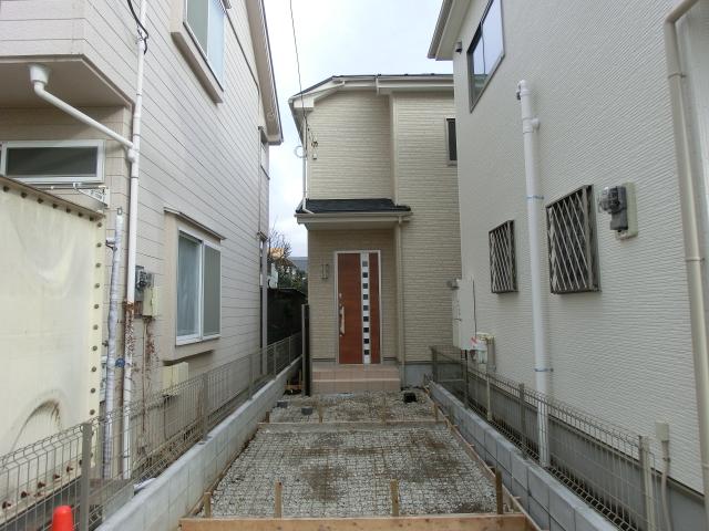 Local appearance photo. Building 2