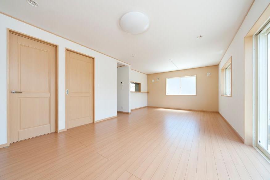 Same specifications photos (living). Pledge LDK18 (2 Building) same specification