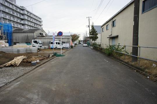 Local photos, including front road. Frontal road