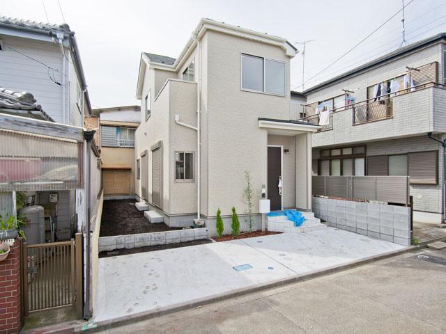 Local photos, including front road. Local (10 May 2013) Shooting