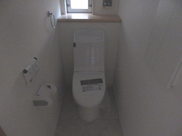 Toilet. Indoor (10 May 2013) Shooting