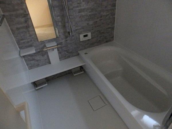 Bathroom. Local (10 May 2013) Shooting