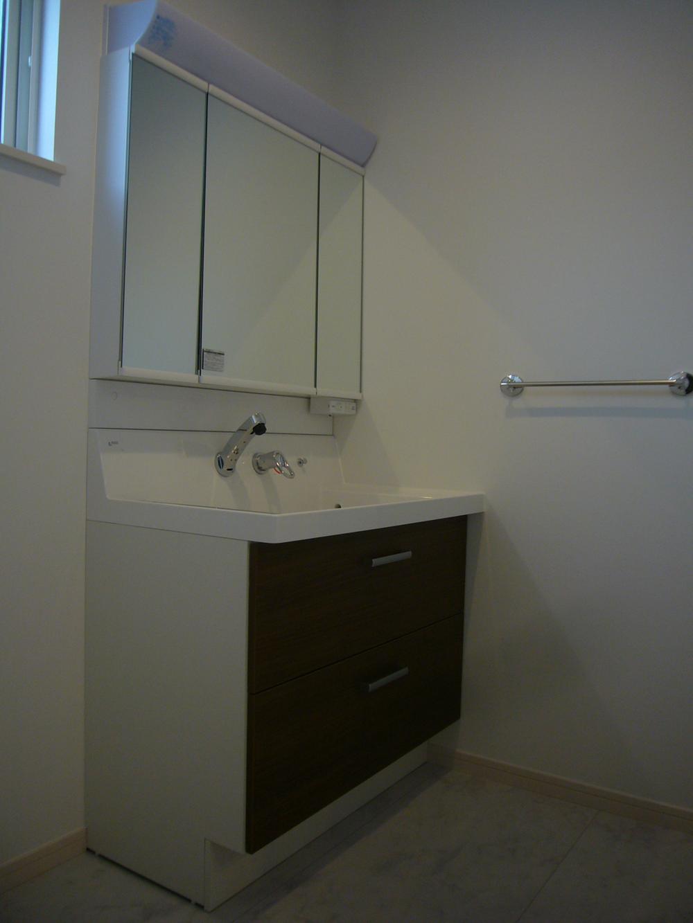 Wash basin, toilet. Indoor (January 2013) Shooting