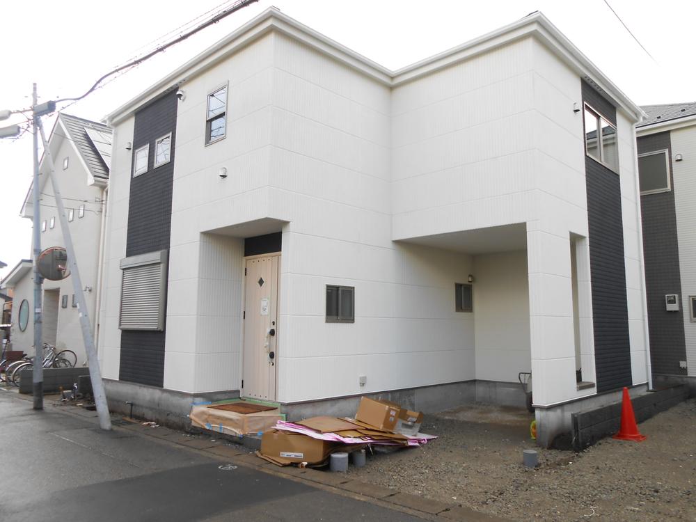 Local photos, including front road. Local (12 May 2013) Shooting 1 Building appearance