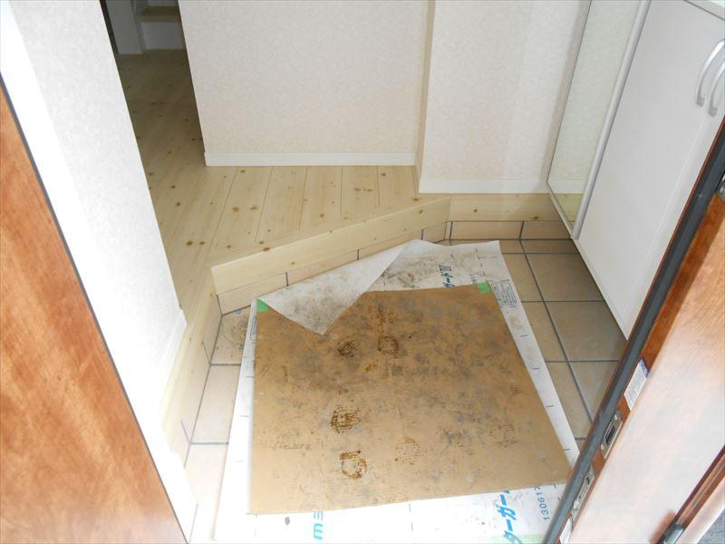 Entrance. Local (12 May 2013) Shooting Building 3