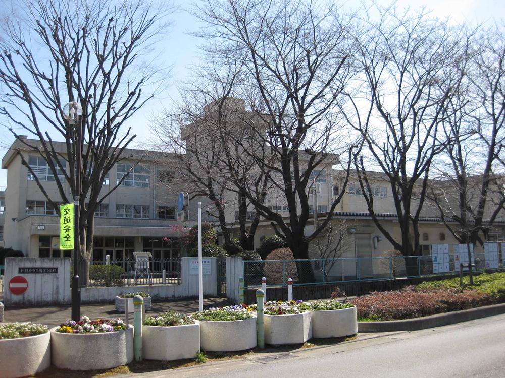Primary school. 660m to Sagamihara Municipal Yasaka Elementary School