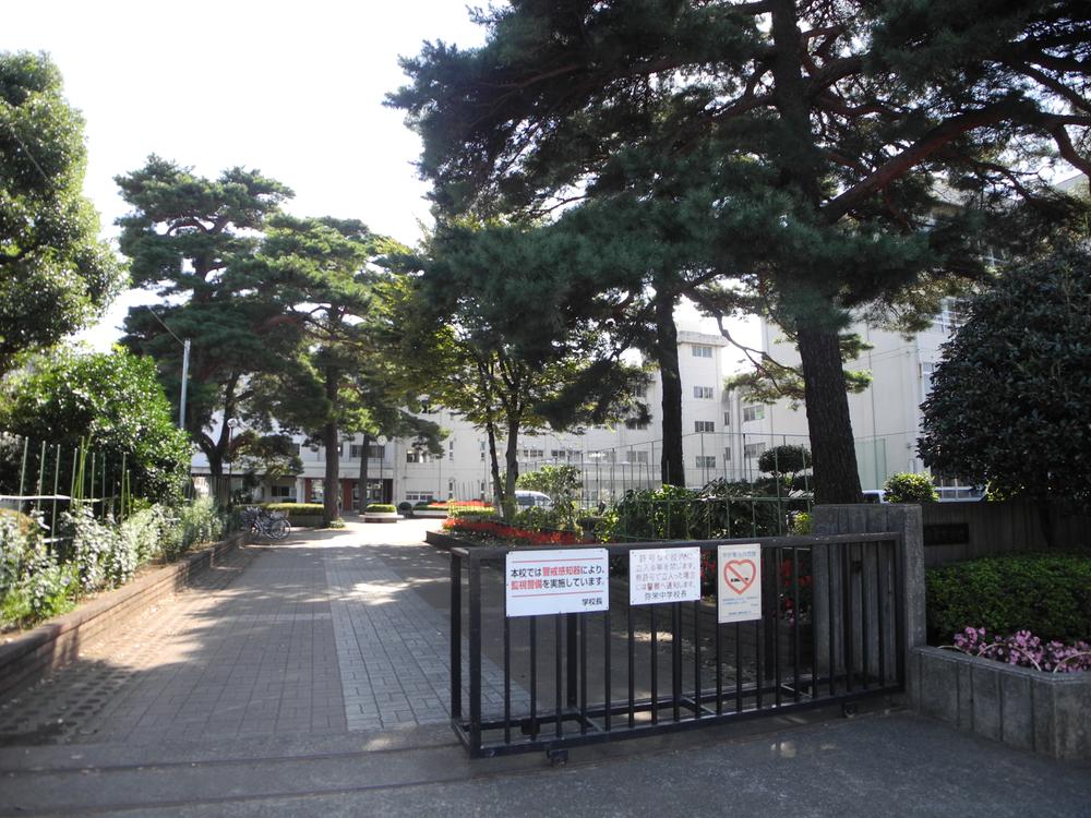 Junior high school. 992m junior high school until the Sagamihara Municipal Yasaka Junior High School is also about a 13-minute walk. School It is close to the most.