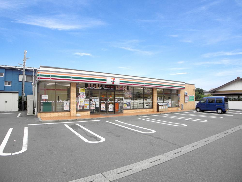 Convenience store. Seven-Eleven convenience store 492m to Sagamihara Hikarigaoka 1-chome shop 1, But it is nice to be in the near.