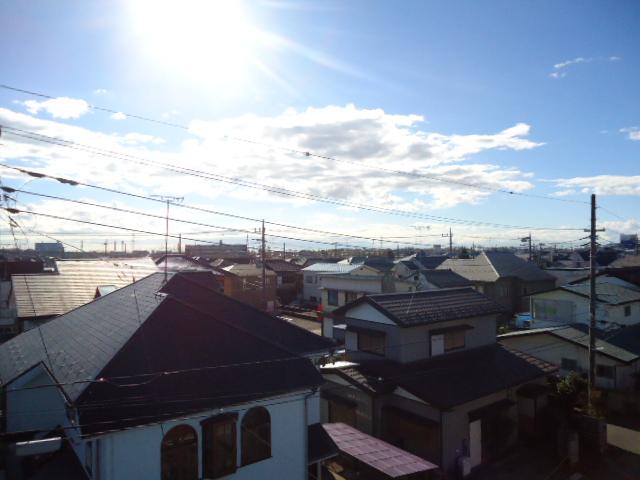 View photos from the dwelling unit. View from the site (December 2013) Shooting