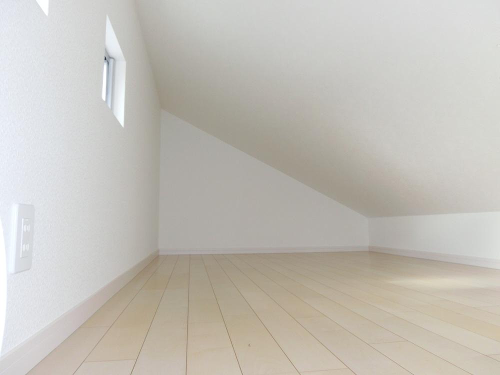 Receipt. It is a loft in the living room top. Storage is not troubled even much.