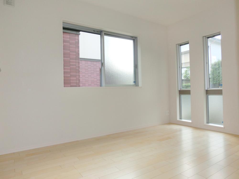 Non-living room. The first floor 6 Pledge of Western-style. Many windows is very bright.