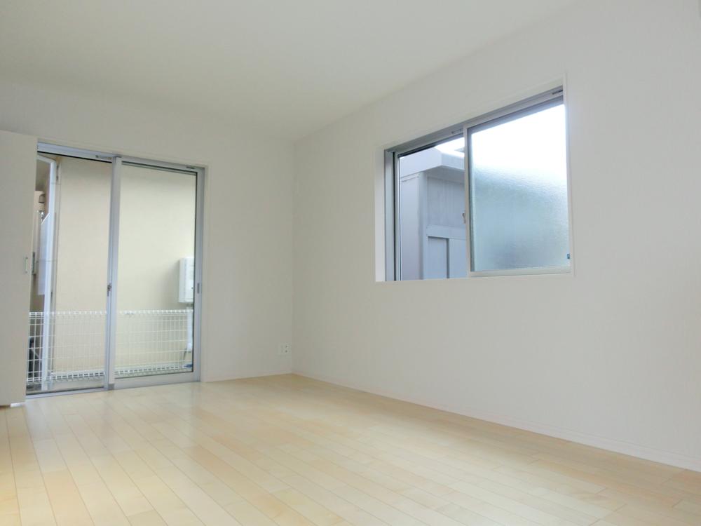 Non-living room. The first floor 7.87 Pledge of Western-style. Here has a walk-in closet, Storage is abundant. We can be glad in many wife of costume.