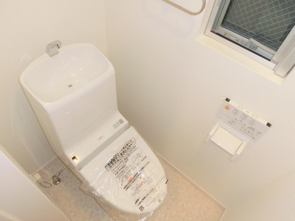 Toilet. Toilet is with a bidet. There is a very clean feeling.